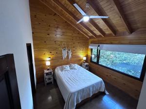 Casa y cabaƱa vista a las sierras