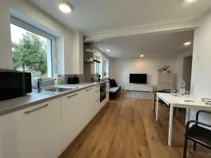 Modernes Apartment mit eigener Terrasse & Garten - Hüttlingen
