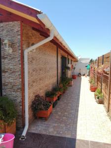 Casa equipada para 9 personas a 5 minutos del centro y la playa principal y 15 minutos de punta de lobos