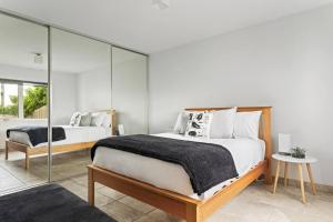 Syrrah Serenity Beachfront Bliss at Opossum Bay