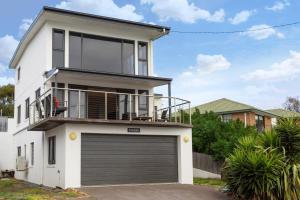 Syrrah Serenity Beachfront Bliss at Opossum Bay