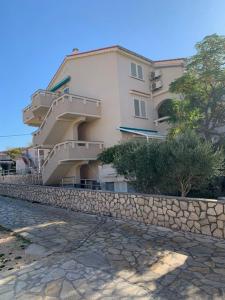 Apartments by the sea Stara Novalja, Pag - 21662