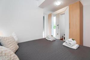 Apartments with parking space Baska, Krk - 21847