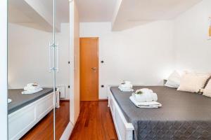 Apartments with parking space Baska, Krk - 21847