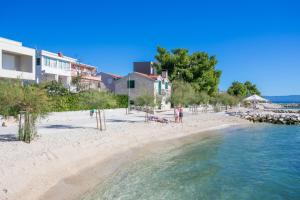 Family friendly seaside apartments Podstrana, Split - 13725