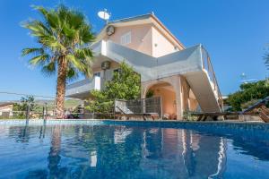 Family friendly apartments with a swimming pool Seget Vranjica, Trogir - 14409