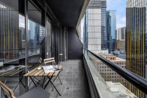 Aura off Flinders Lane - A City Centre Balcony Abode