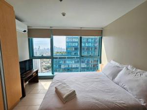 One Uptown in BGC Chic & Trendy 1BR 200mbps fiber