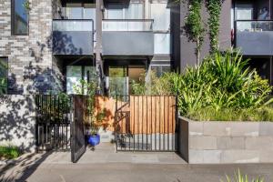 Carlton meets Fitzroy at this Leafy Urban Hideaway