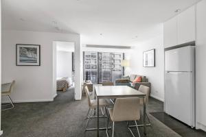 Kavanagh Cool - A Central Resort-style Pad