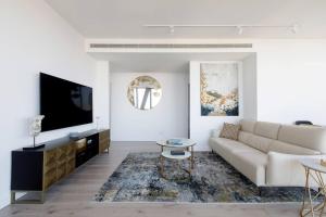 Iconic High-view Oasis between Docklands and CBD