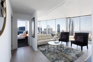 Iconic High-view Oasis between Docklands and CBD
