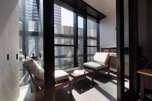 The Claremont - Walk to Train, Parks & Dining