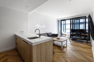 The Claremont - Walk to Train, Parks & Dining