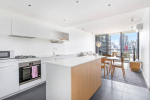 Skyhighs Edge - City View Serenity by St Kilda Rd