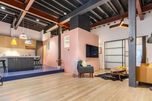 Fitzroy Thrills in MacRobertson Factory Conversion