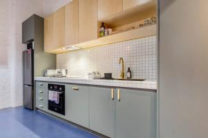 Fitzroy Thrills in MacRobertson Factory Conversion