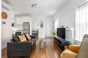 Art Deco Modern within Elwood's Inner-city Scene