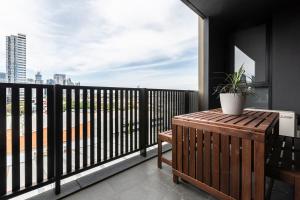 Southside Contemporary - Balcony Stay with City Views