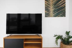 Executive Resort-Style Living at Leafy Albert Park