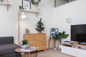 Dazzling Views from Contemporary High-Rise Living