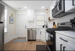 The Burk at Wildwood, a Modern 2BR, 1 Block Walk to Beach