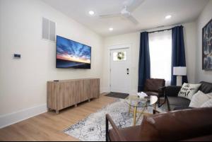The Burk at Wildwood, a Modern 2BR, 1 Block Walk to Beach