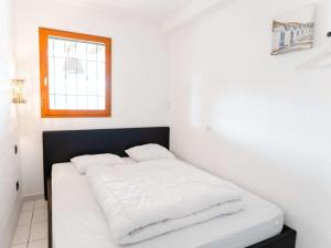 Pavillon T3 rénové avec piscine, parking, vue nature - 4 pers. - Narbonne Plage - FR-1-409-163