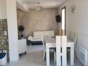 Villas Villa familiale spacieuse a Narbonne-Plage pour 6 pers, parking prive, animaux admis - FR-1-409-194 : Villa
