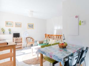Duplex cosy avec piscine et WiFi, proche plage et commerces, pour 4 pers., parking inclus - FR-1-409-213
