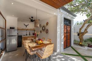 Cosy 2bd Chic Villa with Private Pool in Central Location