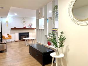 3Beds 2BA Cherry Blossom Suite - Free Parking - Central Oakridge Neighbourhood