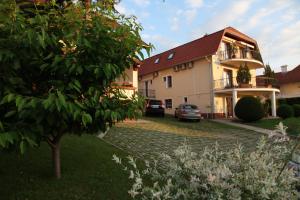 Apartment with Balcony room in Erika Apartmanházak