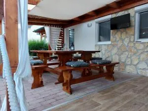 Tulipán Vendégház - 沙罗什保陶克