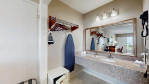 King Room - Non-Smoking room in Days Inn by Wyndham Orlando Downtown