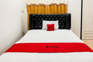 RedDoorz Syariah At Santana Stasiun Kepanjen