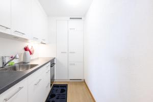 2203 Modernes Studio mit Balkon