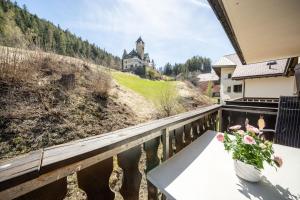 2303 Einfaches und guenstiges Studio