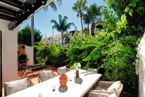 UNIQUE TOWNHOUSE IN FRONT OF PUERTO BANUS