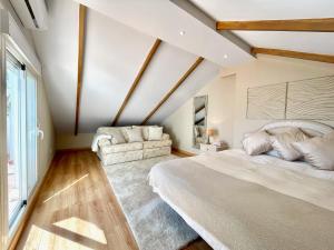 UNIQUE TOWNHOUSE IN FRONT OF PUERTO BANUS