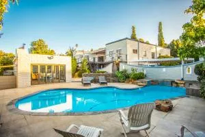 Villa Luisa: Sun-filled hidden gem with Pool. - Eversdal