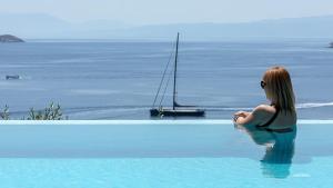 Super Luxury Skiathos Villa Five-Bedroom Villa Private Infinity Pool