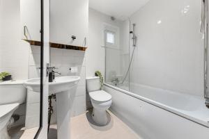 Stylish Brixton Studio in Central London, Wi-Fi, Parking, Sleeps 2