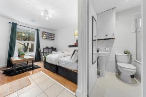 Stylish Brixton Studio in Central London, Wi-Fi, Parking, Sleeps 2
