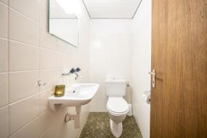 3403 Heimelige Wohnung mit viel Dachschraege