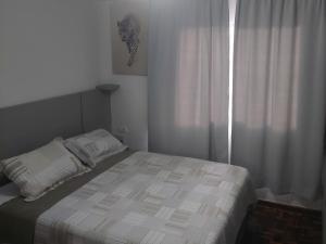 Casa com garagem em condomínio