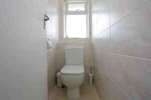 CHURCH ROAD by BOURNECOAST - A Spacious Bungalow in the Popular Hengistbury Head Area Near the Sandy Beaches - HB5830