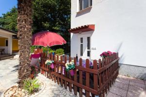 Apartment in Porec with terrace, air conditioning, WiFi, washing machine (4928-8)