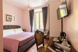 Large Double Room room in Queen Meg Roma