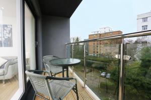 STATUM by BOURNECOAST - A Modern Flat with a Balcony Near the Town Centre - FM6275